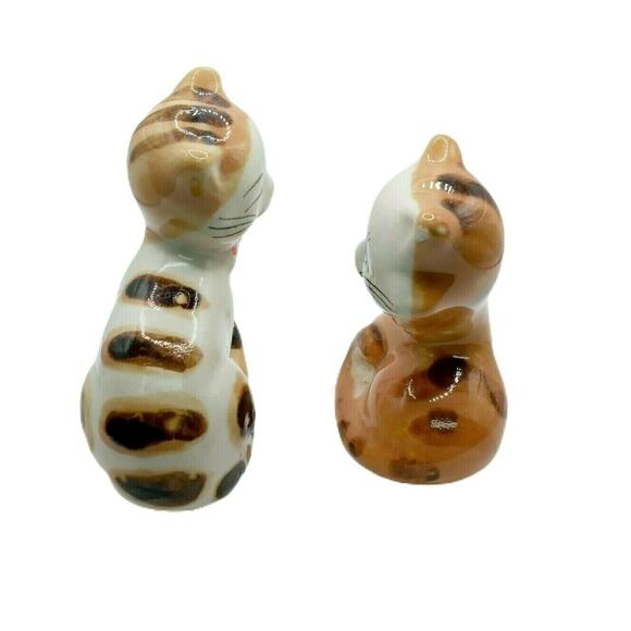 Vintage Whimsical Cat Figurines Tabby Calico Bow Tie Kitty Pair Ceramic Decor - Picture 4 of 11